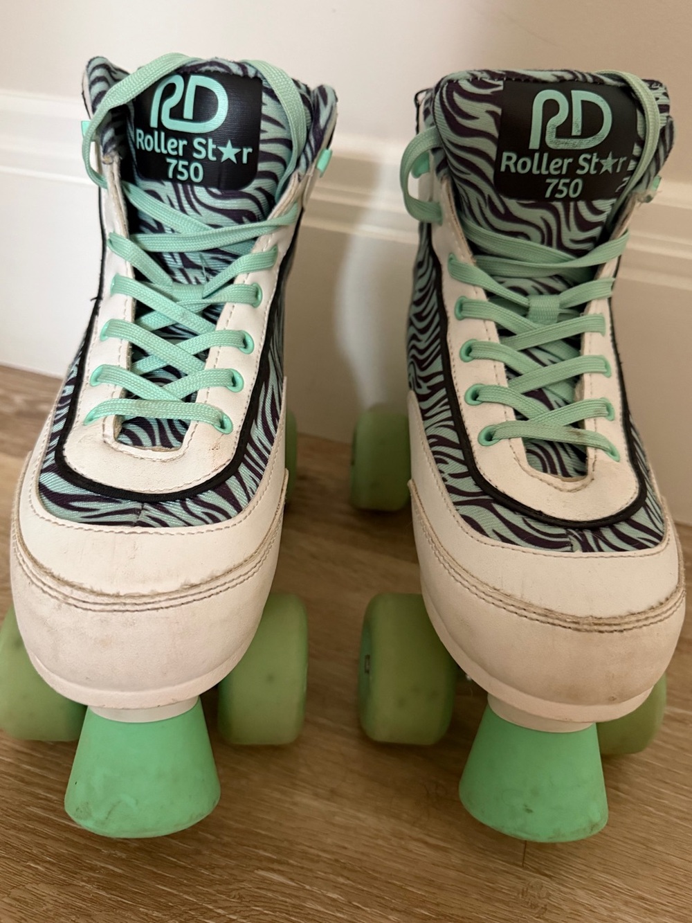 Roller Star 750 Mint Zebra Quad Roller Skates